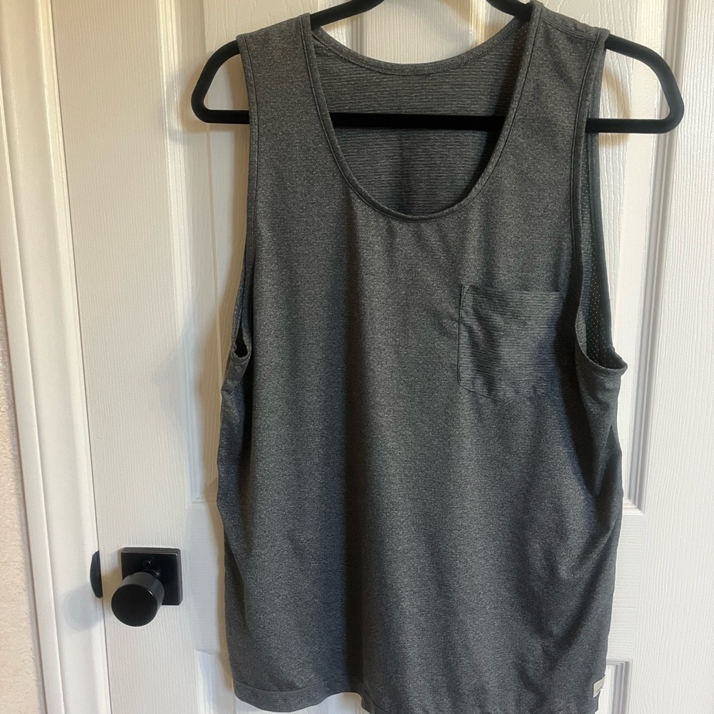 Vuori Men's Tank Top in Charcoal Gray